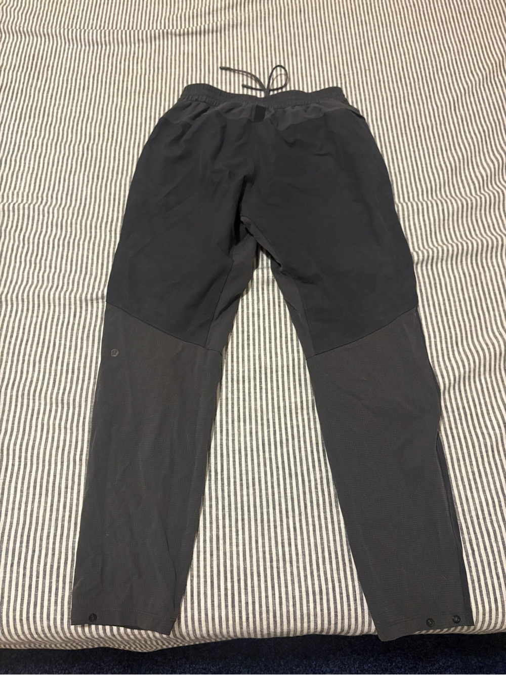 lululemon athletica Men's license to train black and grey PANTS